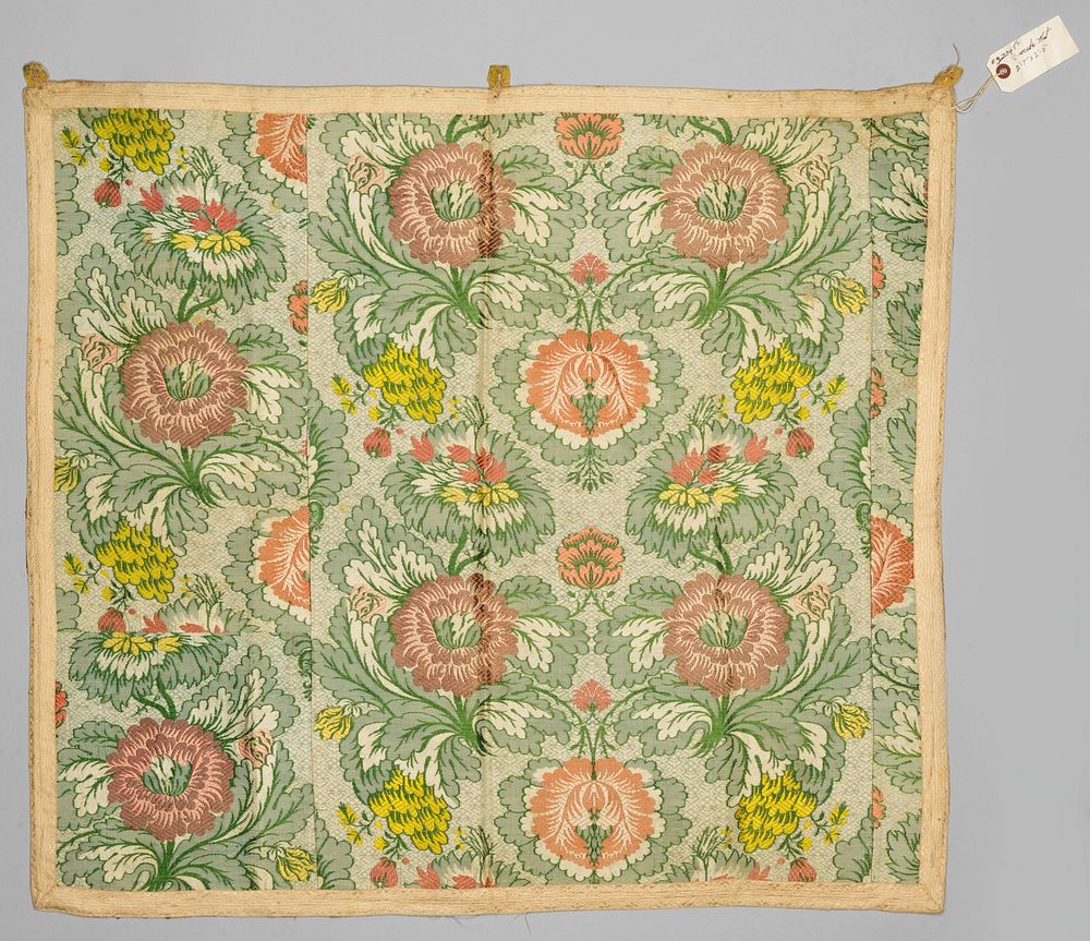 Kleed of doek van gebrocheerde zijde (c. 1735 - c. 1745)