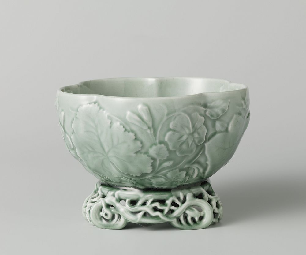 Bowl on stand (c. 1890) by Théodore Deck