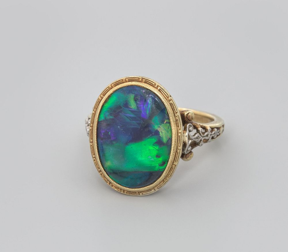 Ring in historiserende stijl bezet met een opaal (c. 1880 - c. 1890) by anonymous