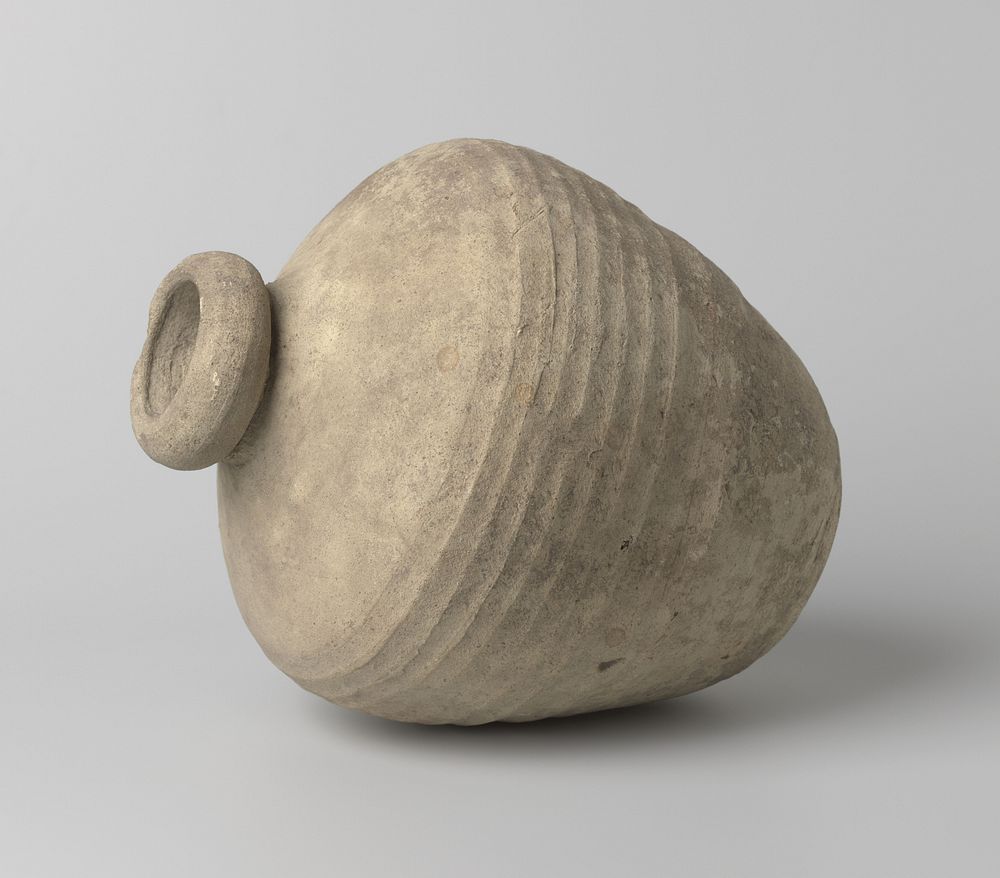 Urn (c. 1400 - c. 1950) by anonymous