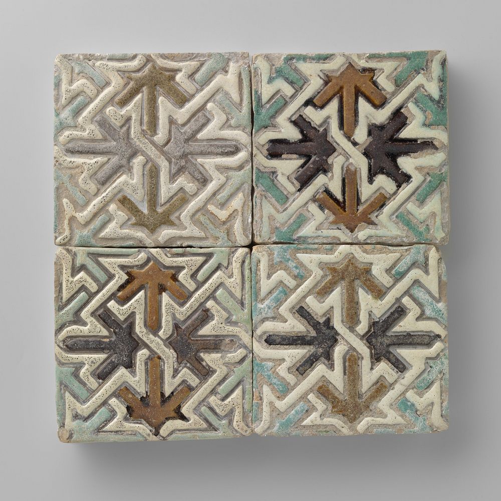 Vier tegels, veelkleurig versierd met een ornament van dooreen gevlochten sterren (c. 1500 - c. 1600) by anonymous