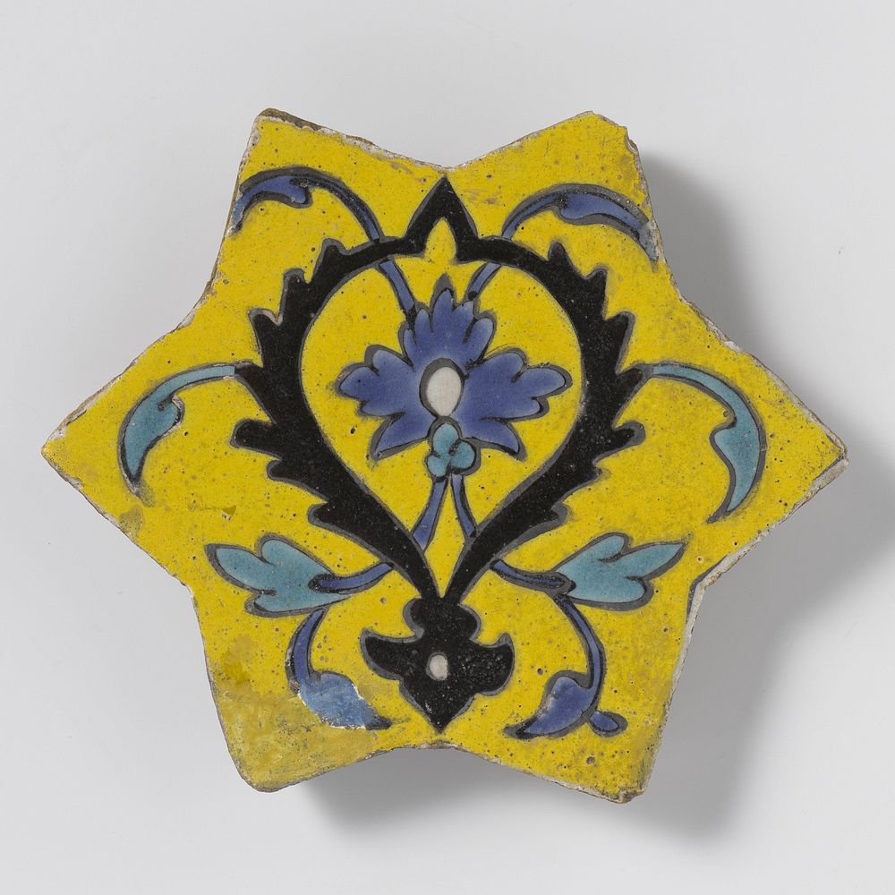 Satr-shaped tile with floral scrolls (c. 1600 - c. 1699) by anonymous