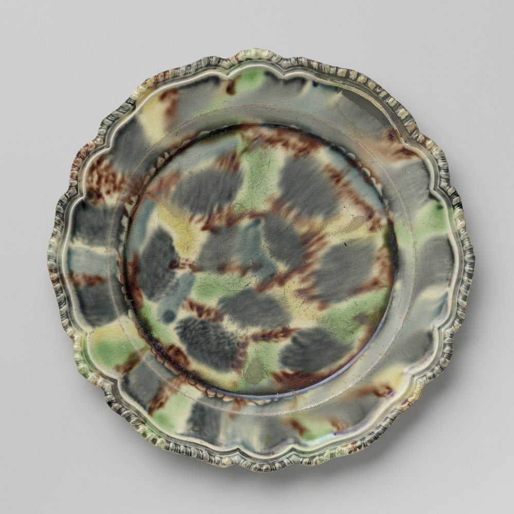 Rond bord van hardgebakken aardewerk; Whieldon tortoise shell. (c. 1750 - c. 1780) by anonymous