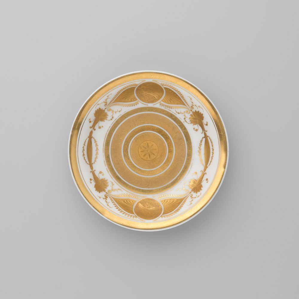 Saucer with gold borders and musical instruments (c. 1800 - c. 1810) by anonymous