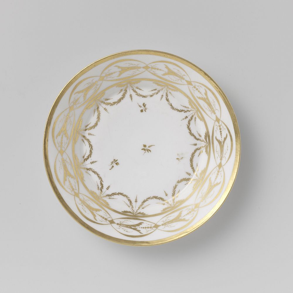 Saucer with foliate scrolls and garlands (c. 1775 - c. 1799) by anonymous