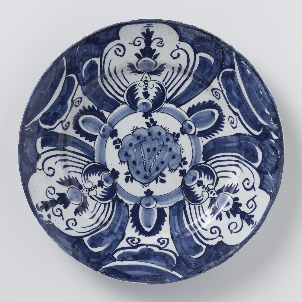 Bord van faience (c. 1730 - c. 1780) by anonymous