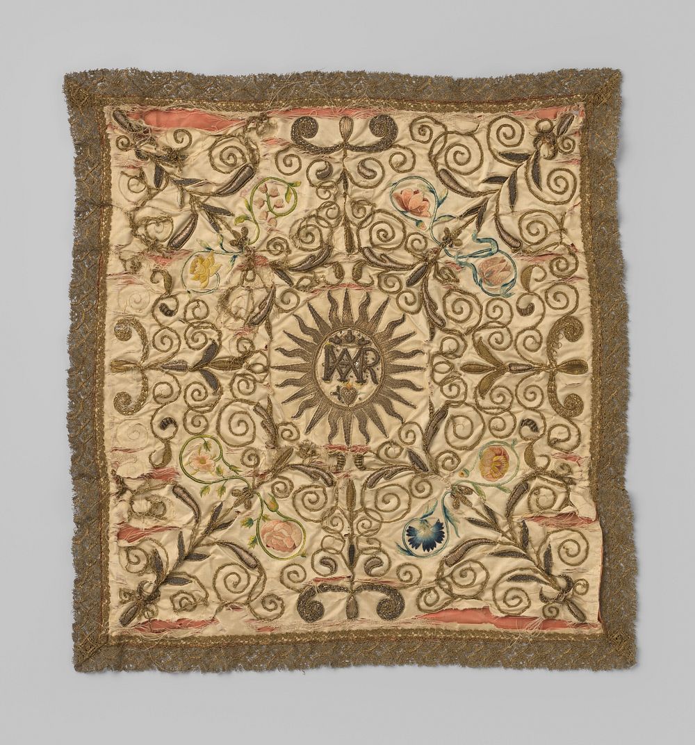 Satijnen kelkkleed met borduurwerk van vlaszijde en goud- en zilverdraad (1600 - 1699)