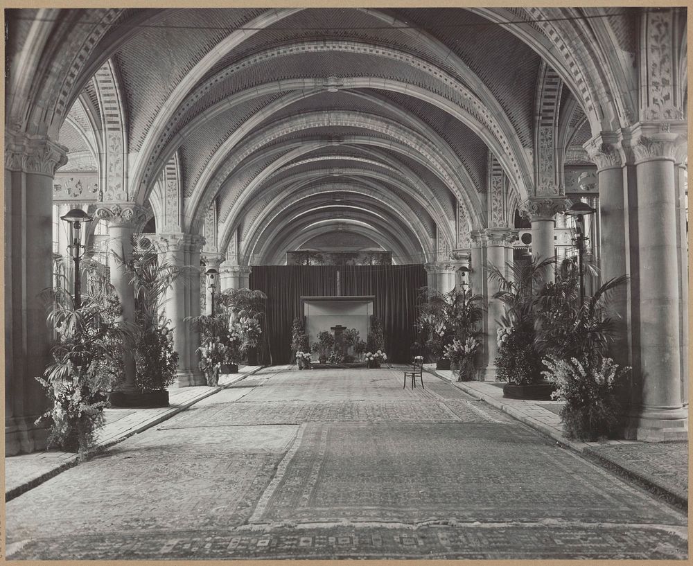 Onderdoorgang ingericht voor de opening van de tentoonstelling Oude Kunst (1936) by Rijksmuseum Afdeling Beeld