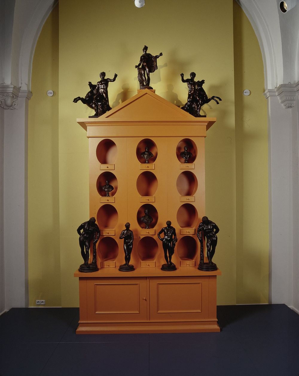 Reconstructie van het Pitigliano kabinet van Willem van Tetrode onder gewelven (2003) by Rijksmuseum Afdeling Beeld