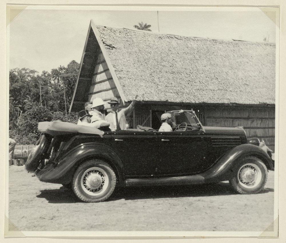 Auto met genodigden (1935) by anonymous