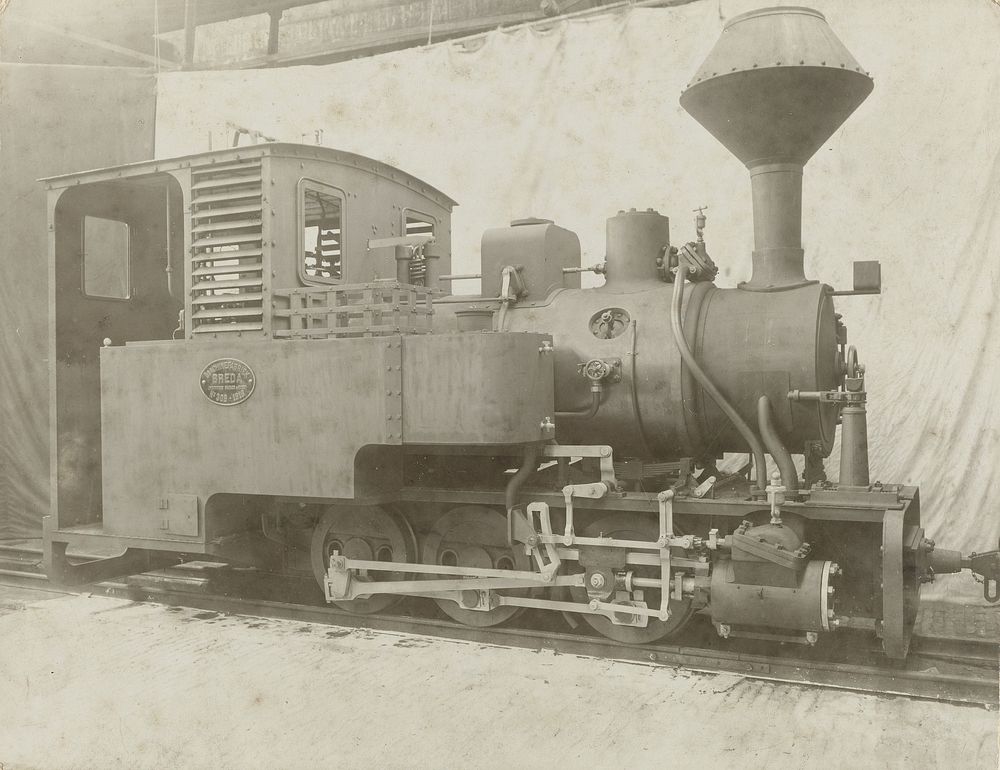 Een suikerlocomotief van de Nederlandsch-Indische Spoorwegen (1900 - 1919) by anonymous