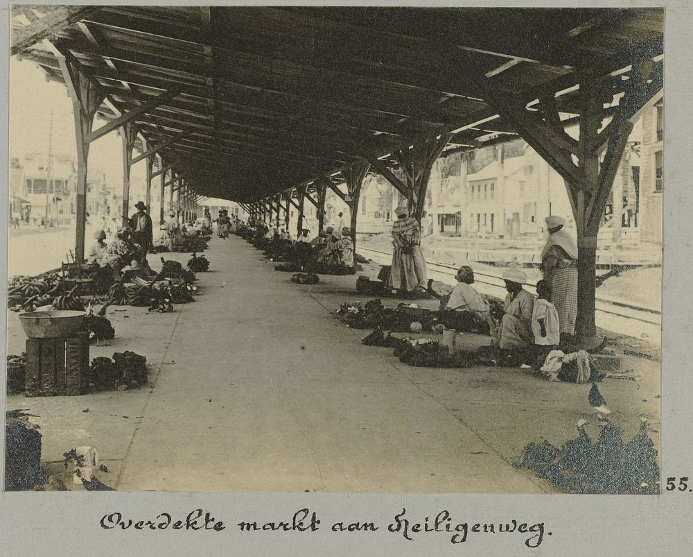 Overdekte markt aan Heiligenweg (1903 - 1910) by Hendrik Doijer