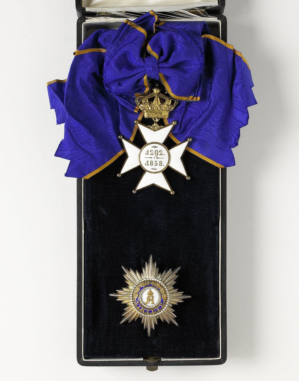 Luxemburgse ridderorde (Ordre du Merite Civil et Militaire d'Adolphe de Nassau), ontvangen door Willem Drees (after 1858 -…