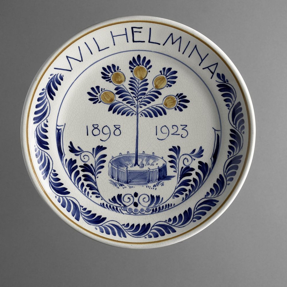 Zilveren regeringsjubileum van Wilhelmina, koningin der Nederlanden (1923) by De Porceleijne Fles