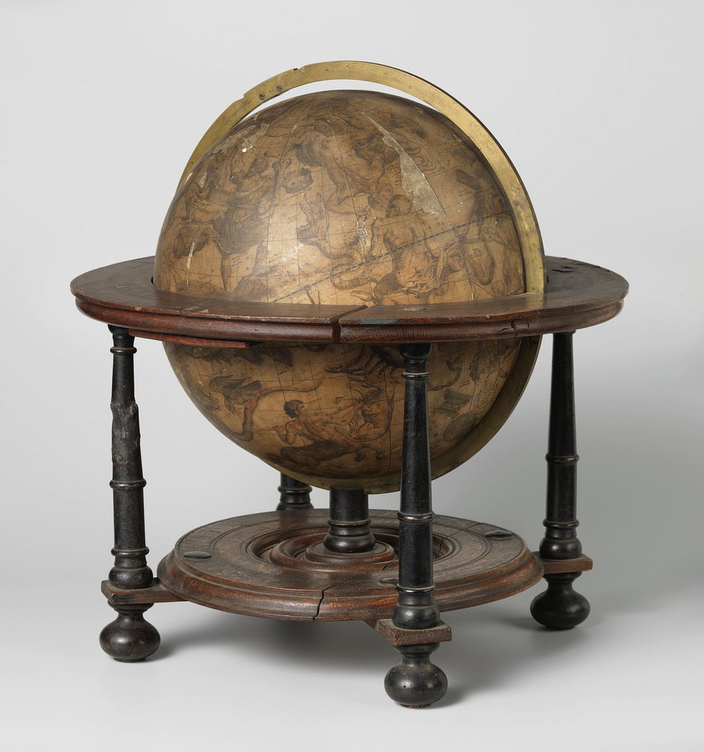 Hemelglobe in houten stoel (1700) by Gerard Valck and Leonardus Valck