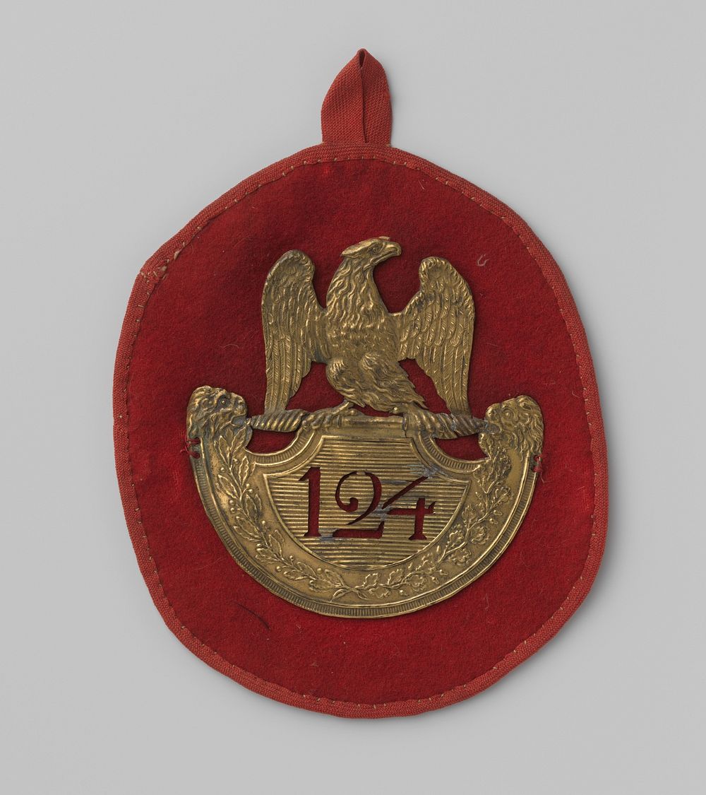 Sjakoplaat voor sjako officier van het 124e regiment infanterie Hollanders, Franse keizerijk, ca. 1810-1812 (c. 1810 - c.…