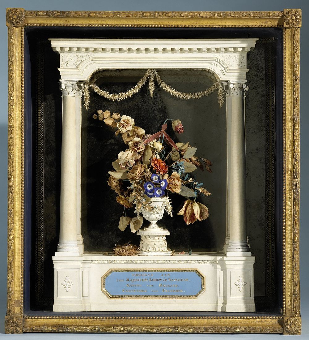 Bloemvaas onder portiek gewijd aan Lodewijk Napoleon (c. 1806 - c. 1810) by C Schoon