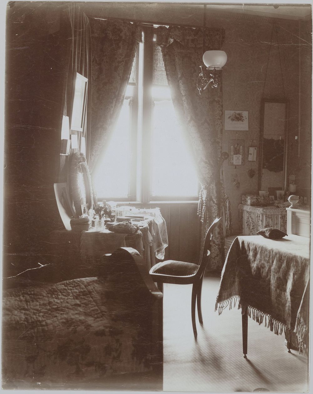 Boudoir van mevrouw Van Riemsdijk in de directeurswoning omstreeks 1919 (1918 - 1920) by anoniem
