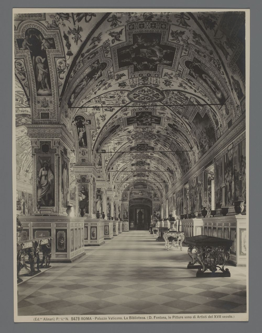 Interieur van de Vaticaanse Bibliotheek (1880 - 1920) by Fratelli Alinari