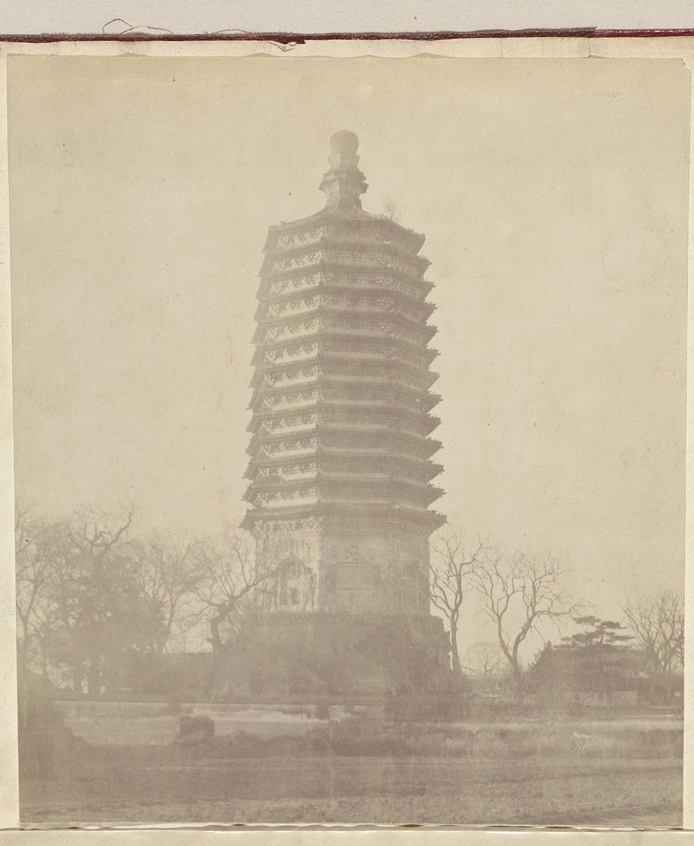 Pagode van de tempel van Tianning, Beijing (c. 1879 - c. 1890) by anonymous