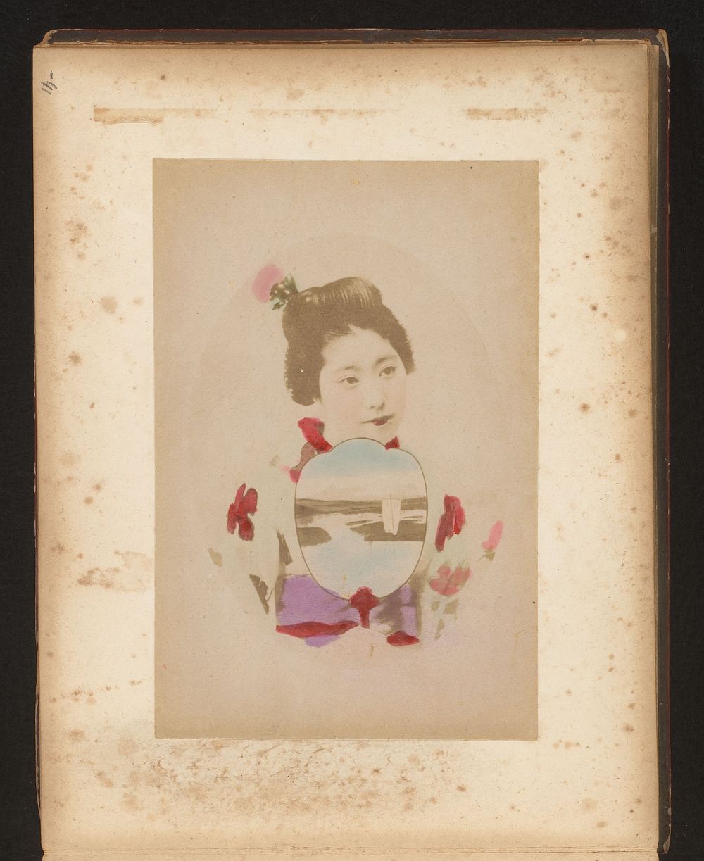 Portret van een Japanse vrouw met waaier (1851 - c. 1900) by anonymous