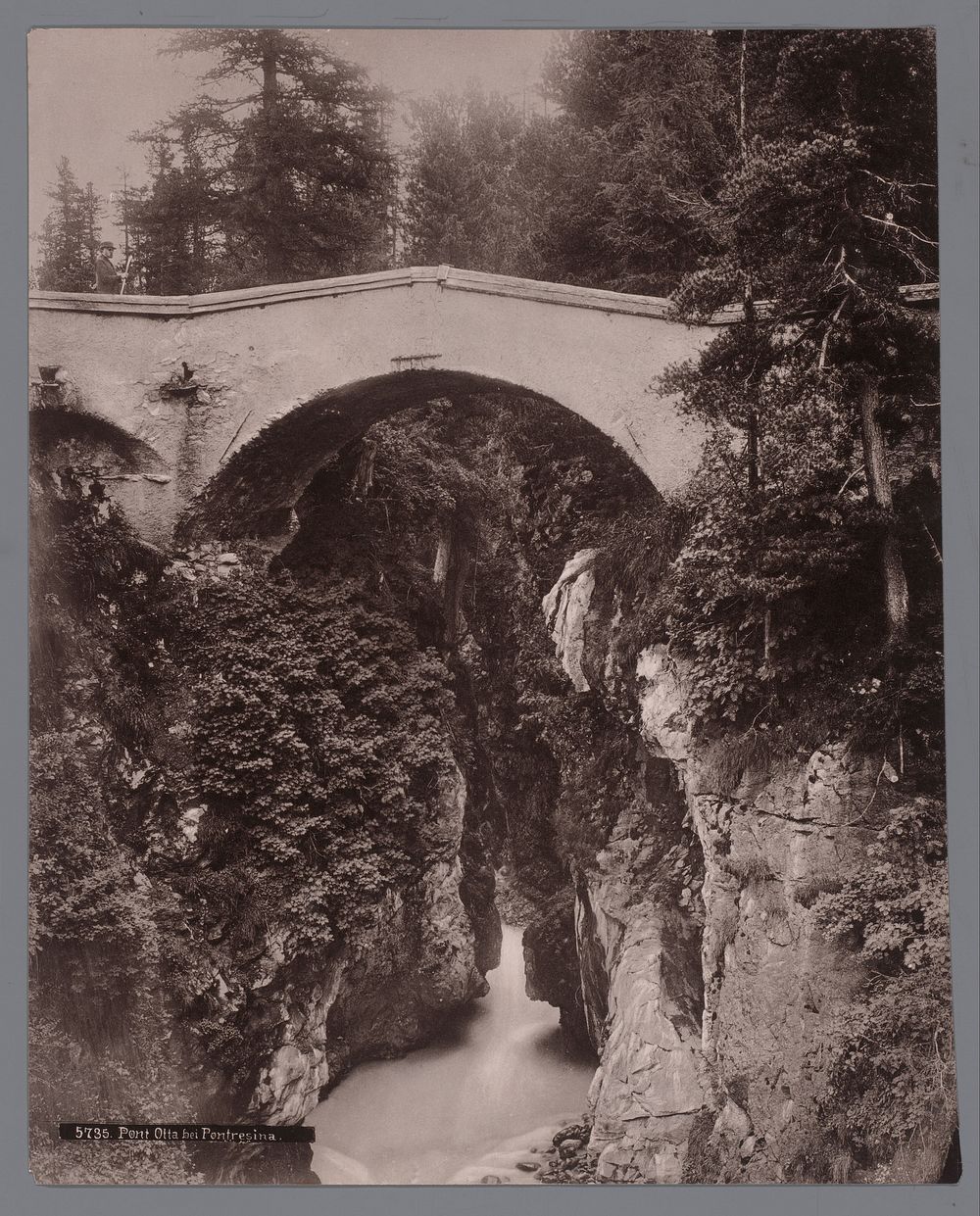 Brug "Pont Otta" bij Pontresina, kanton Graubünden, Zwitserland (c. 1890 - c. 1915) by anonymous