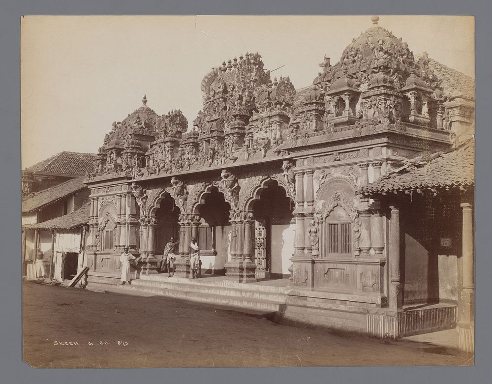 Tempel, Ceylon [?] (huidige Sri Lanka) (c. 1875 - c. 1910) by W L H Skeen and Co and William Louis Henry Skeen