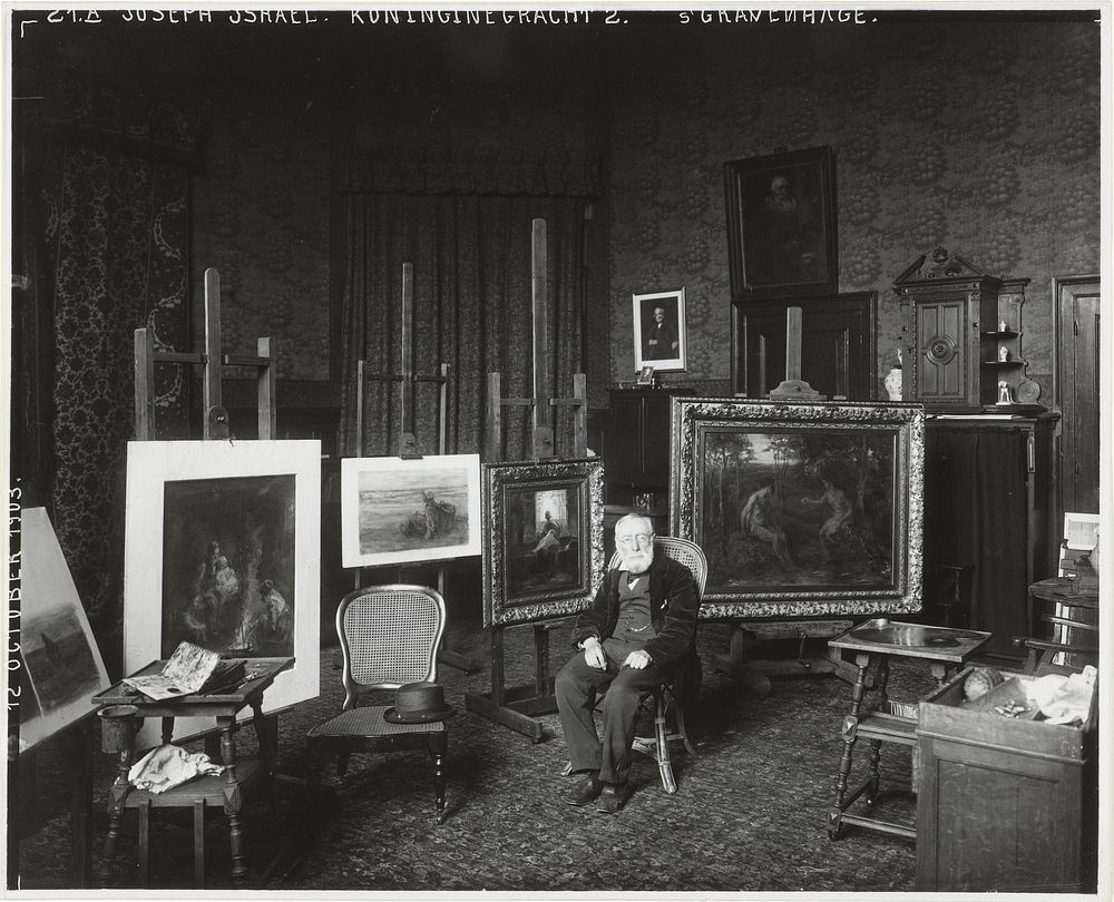 De schilder Jozef Israëls in zijn atelier, Koninginnegracht 2, Den Haag (1903) by Sigmund Löw and Atelier Herz