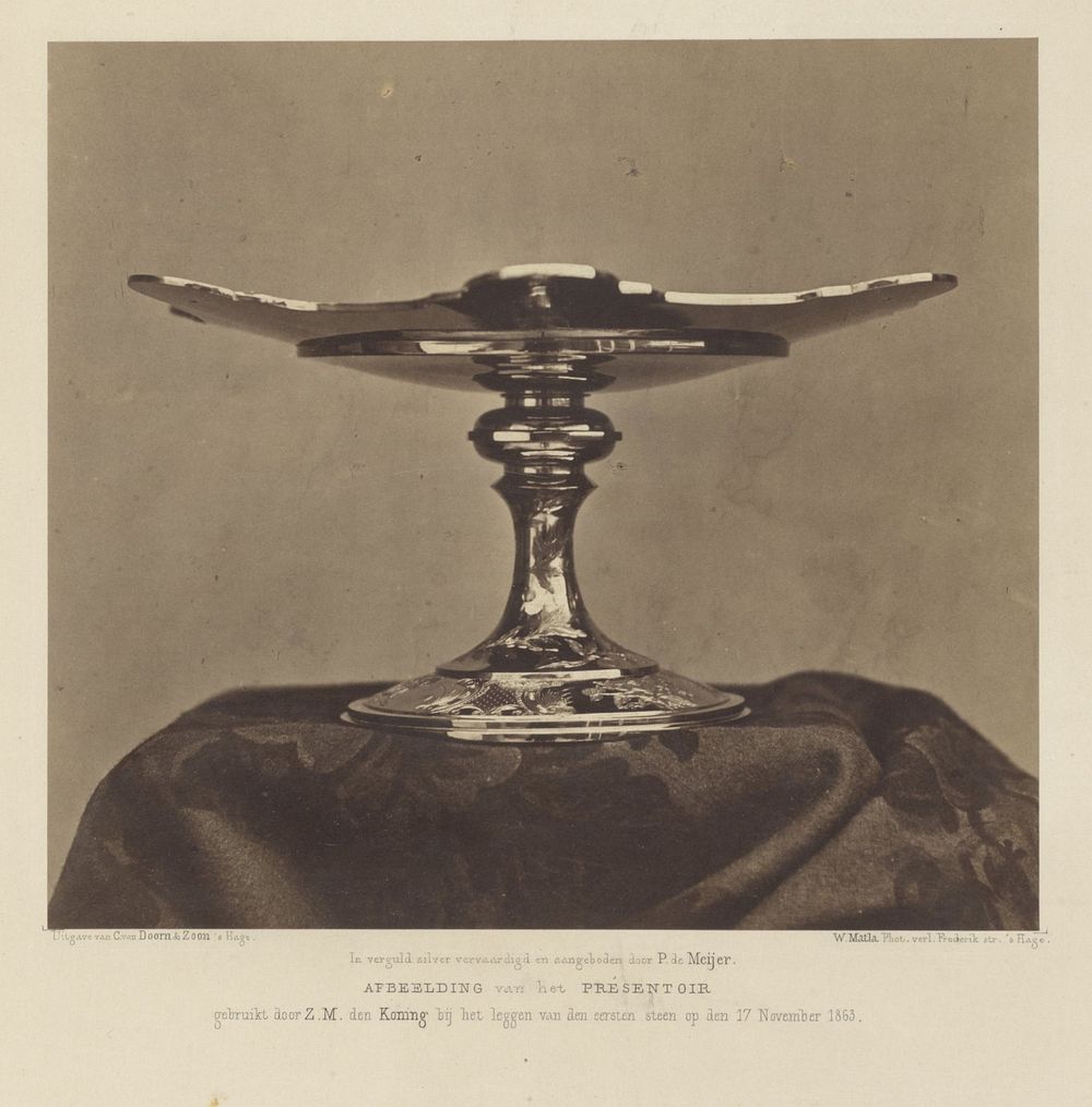 Afbeelding van het Présentoir gebruikt door Z.M. den Koning bij het leggen van den eersten steen op den 17 November 1863…