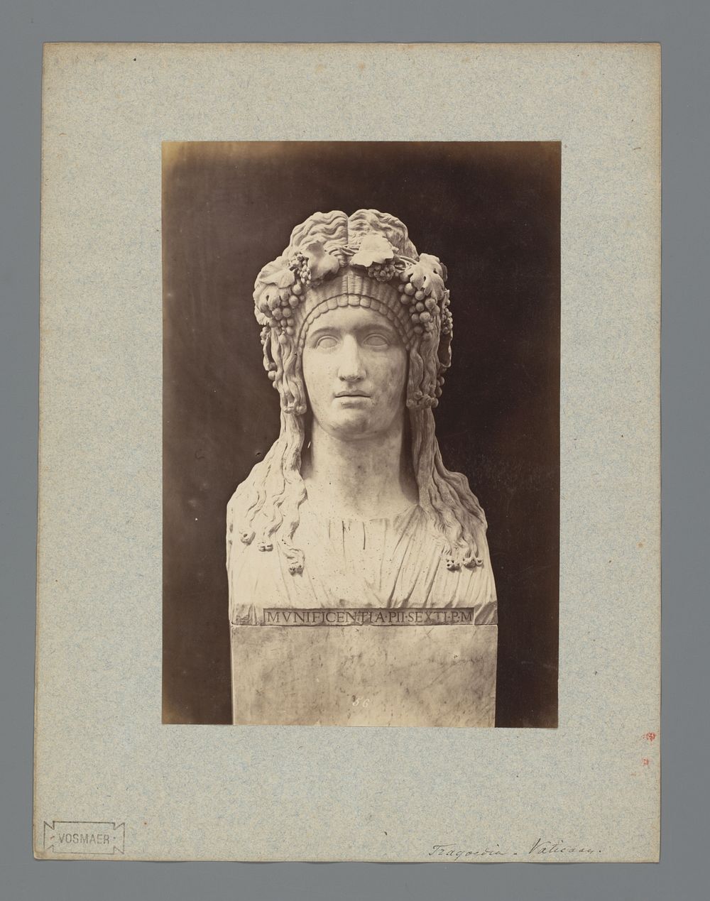 Buste, mogelijk van Dionysos met druiven in het haar, in de Vaticaanse Musea te Vaticaanstad, Italië (1851 - 1890) by…