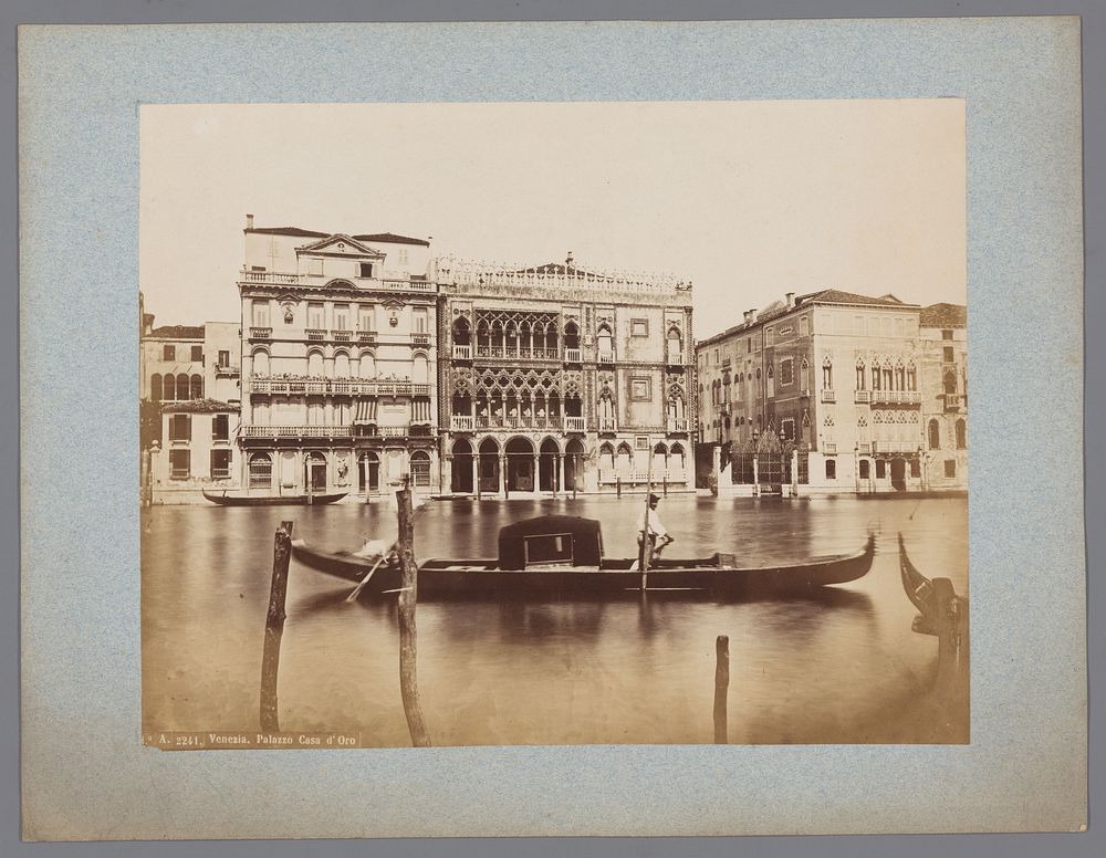 Gezicht op het Cà d'Oro aan het Canal Grande te Venetië (1851 - 1900) by anonymous