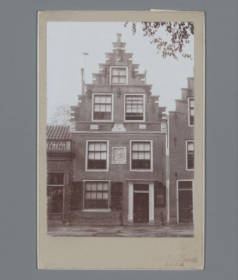 Façade van de Maatschappij tot Nut van 't Algemeen te Edam (1880 - 1910) by Atélier Siewers
