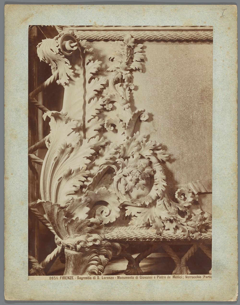 Ornament op de tombe van Giovanni en Pietro de' Medici in de Sint-Laurensbasiliek te Florence (c. 1875 - c. 1900) by…