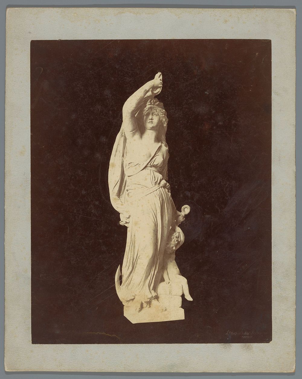 Beeld van (vermoedelijk) de Hoop met een anker en een kindfiguur (c. 1875 - c. 1900) by J Loroy