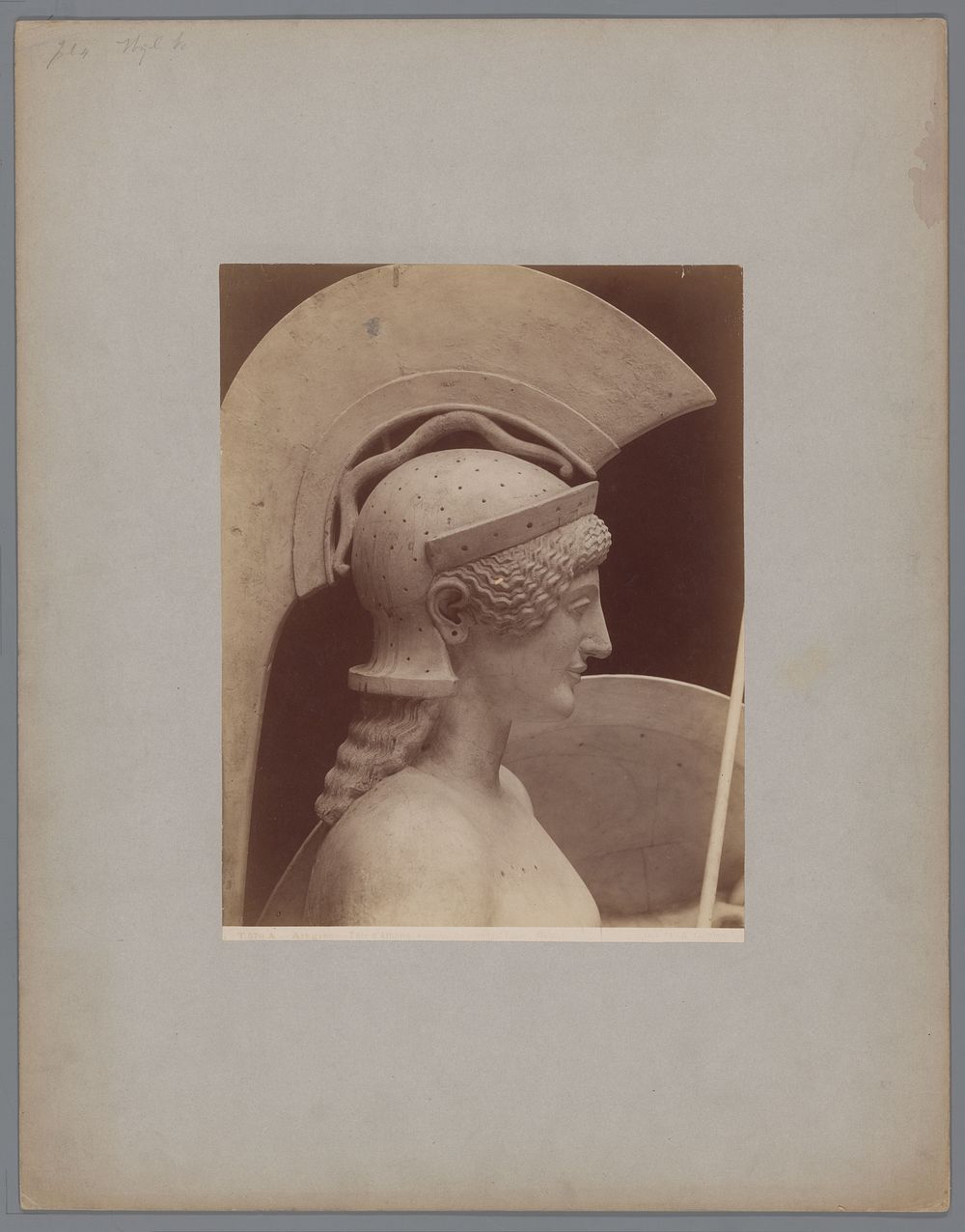 Hoofd van het beeld van Pallas Athena, afkomstig van het fronton van de tempel te Egina (c. 1875 - c. 1900) by Adolphe…