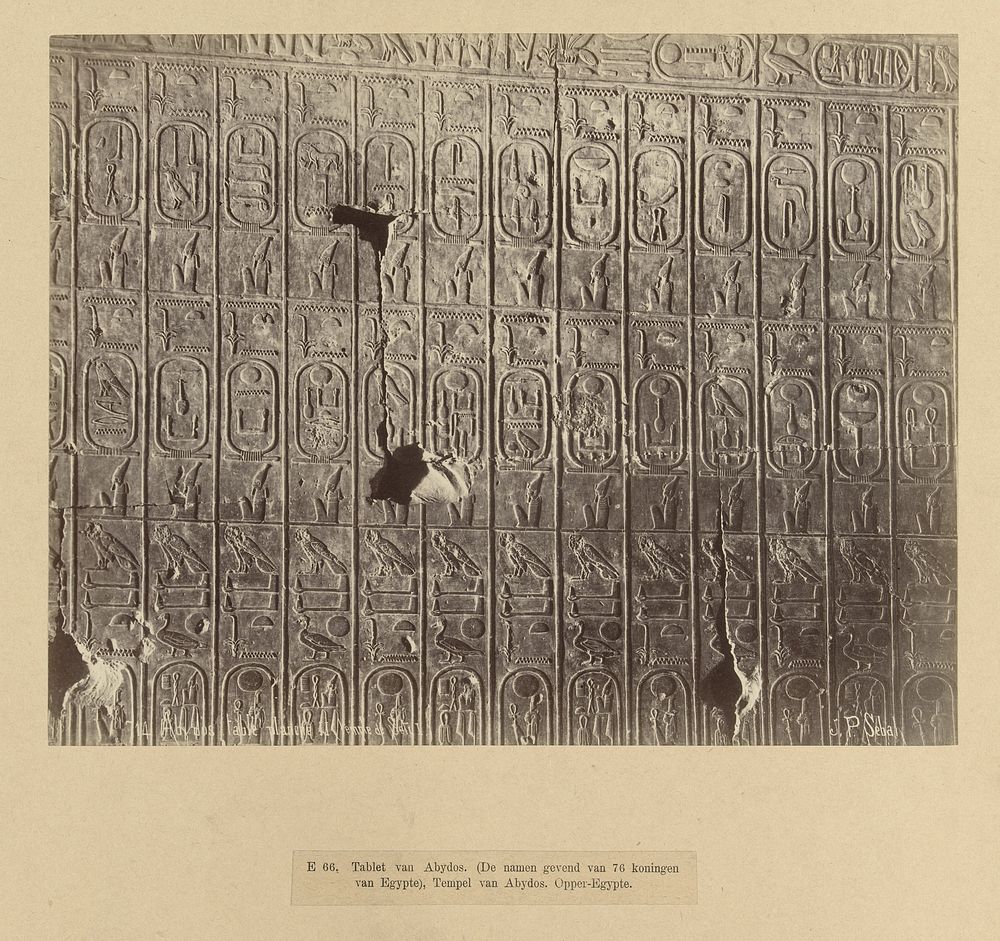 Tablet met de namen van 76 farao's in hiërogliefenschrift (c. 1888 - 1895) by Jean Pascal Sébah