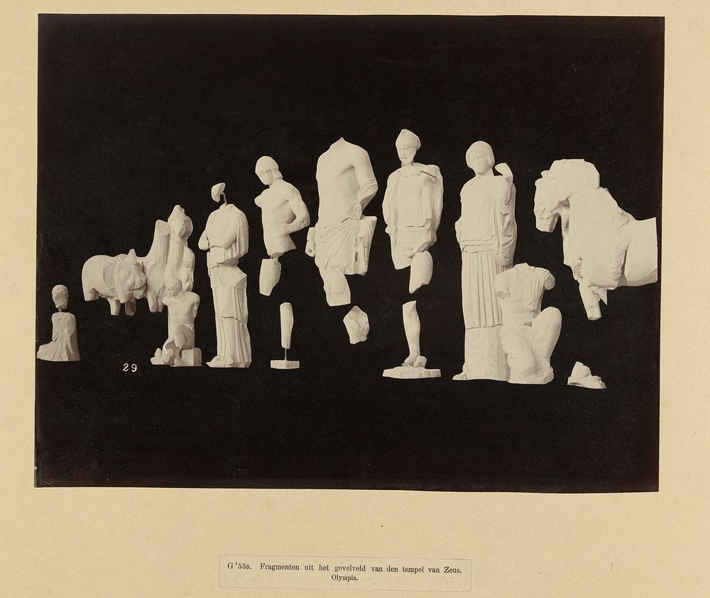 Fragmenten van het timpaan van de tempel van Zeus te Olympia (c. 1890 - 1895) by anonymous and anonymous