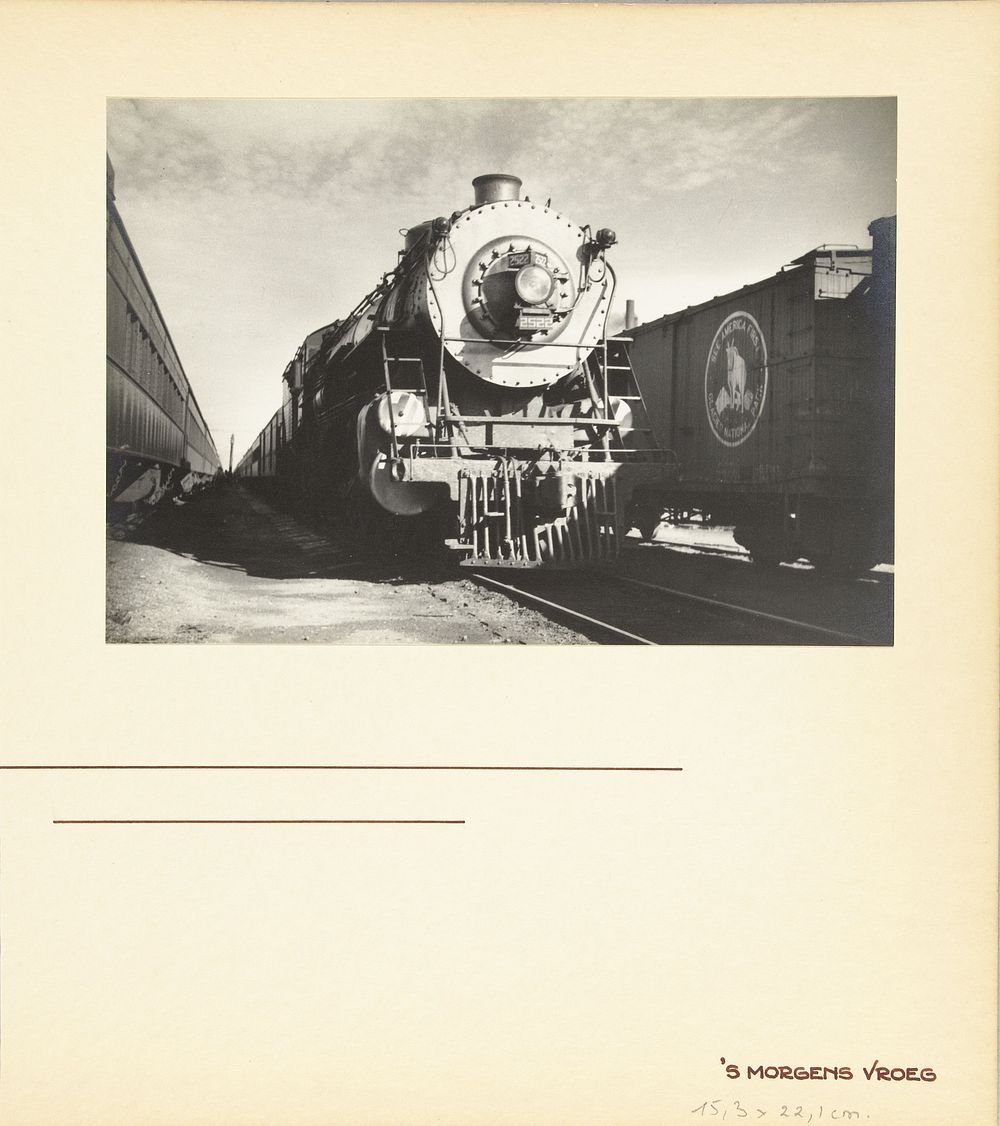 Onbekende locatie in de Verenigde Staten: locomotief (1936) by Wouter Cool