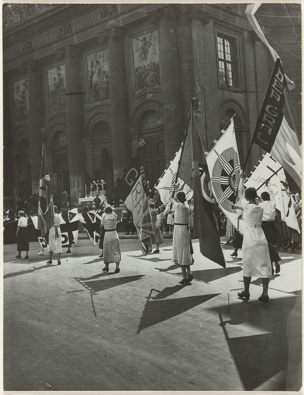 Parade in Berlijn (c. 1939 - c. 1940) by Associated Press and Recla Internationale Persfoto Centrale