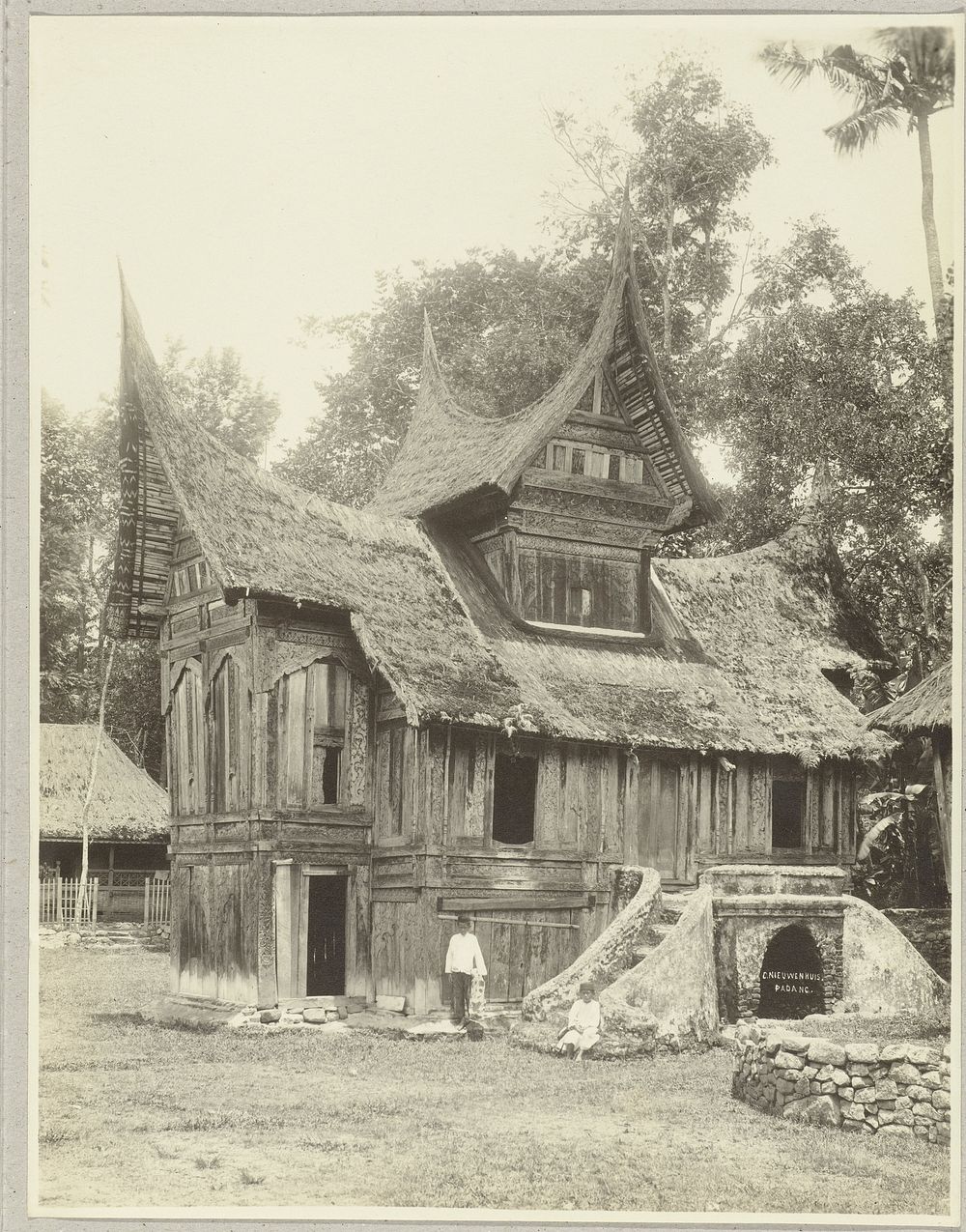 Minangkabausche Surau in Baso (1891 - 1912) by Christiaan Benjamin Nieuwenhuis
