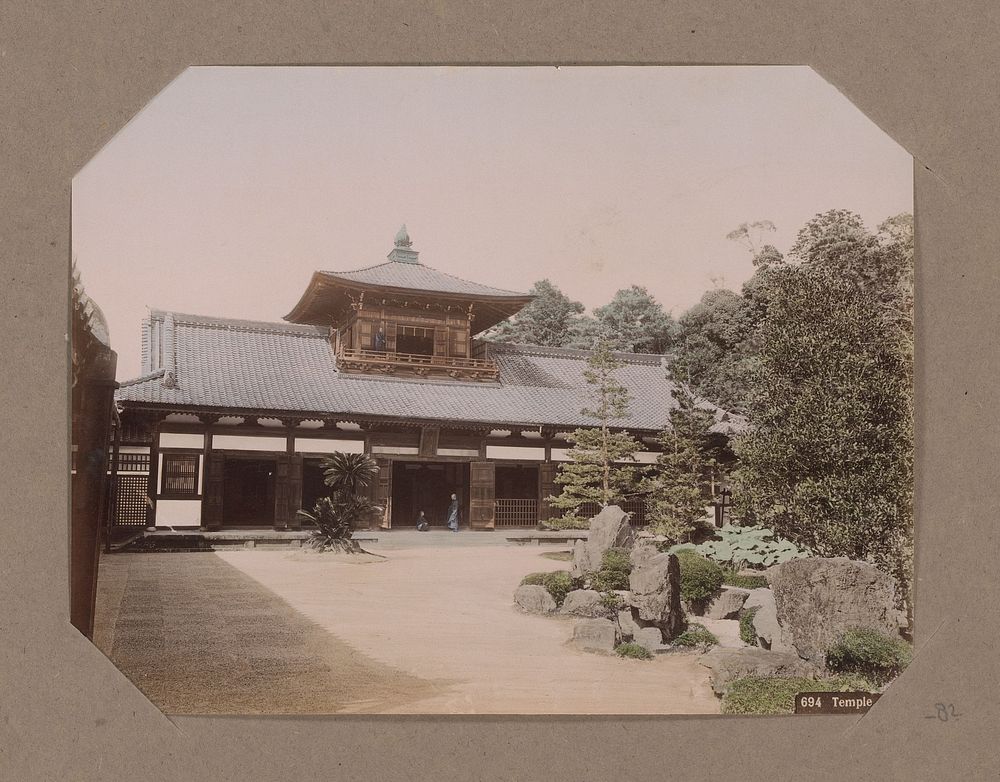 Gezicht op een tempel in Nara, Japan (c. 1890 - in or before 1903) by anonymous
