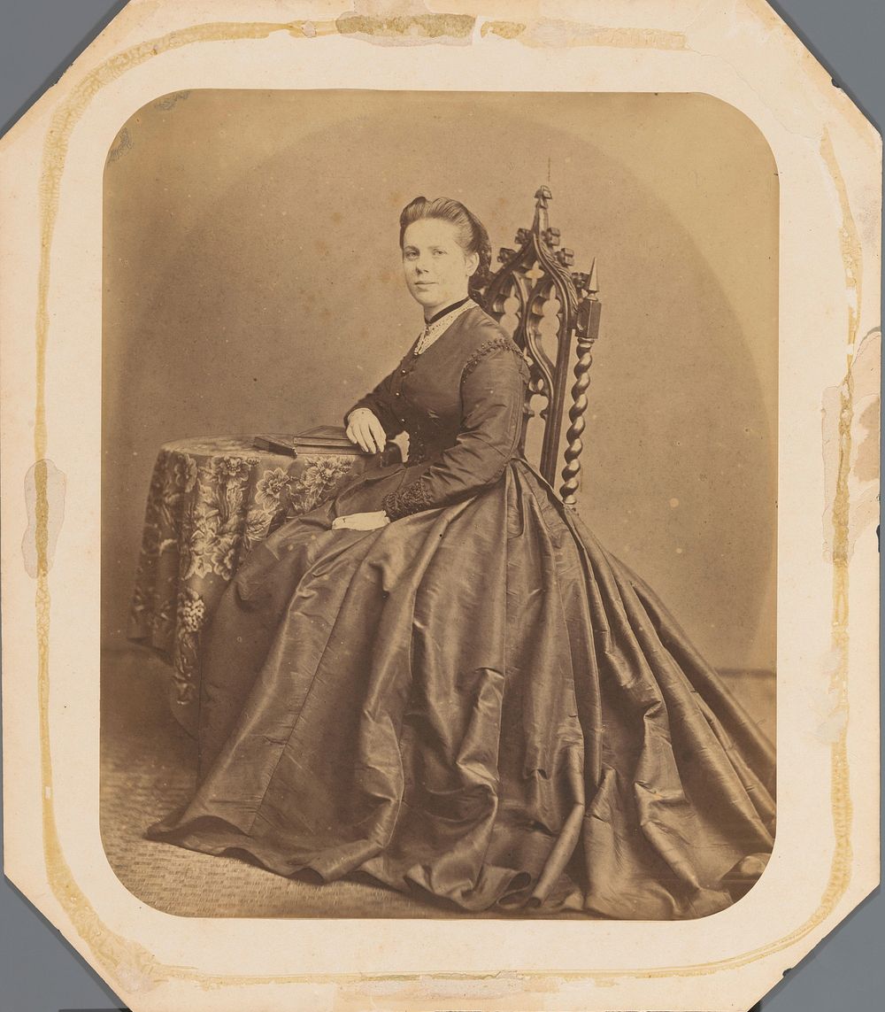 Portret van Carolina Frederika van den Berg-Holle (1868) by Woodbury and Page