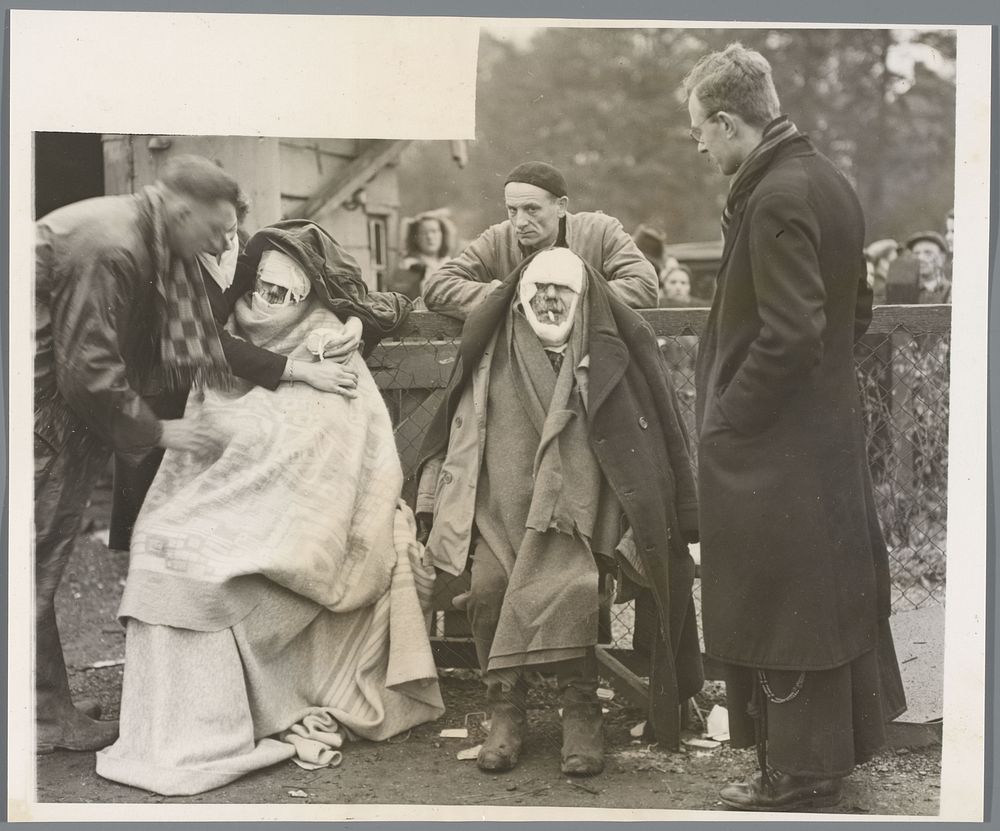 Slachtoffers van een neergestorte V1 of V2 [?] in Nederland (1944) by International News Photos