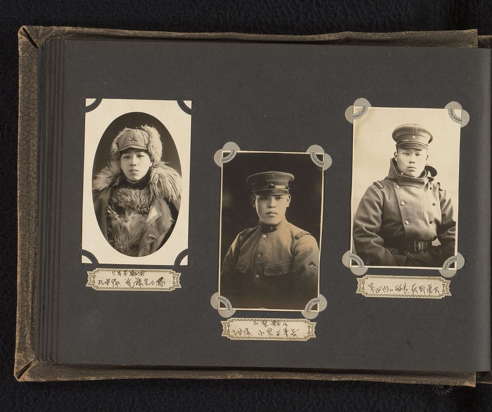 Drie portretten van onbekende Japanse soldaten (c. 1930 - c. 1940) by anonymous