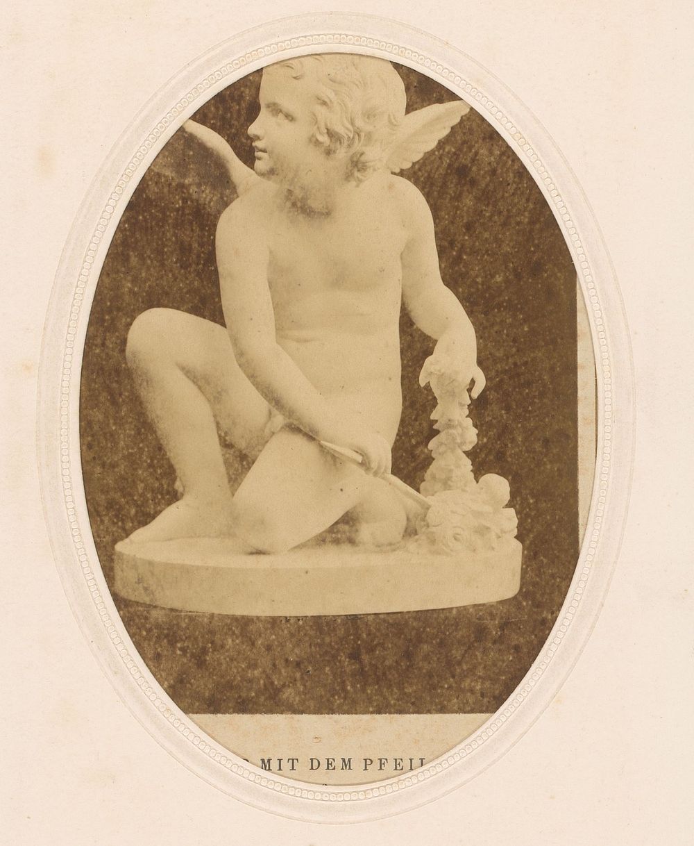 Sculptuur van Cupido met pijl (1860 - 1890) by anonymous