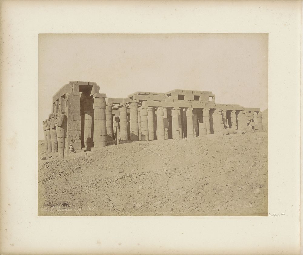 Exterieur van het Ramesseum in Thebe (Luxor) (c. 1870 - c. 1898) by Maison Bonfils
