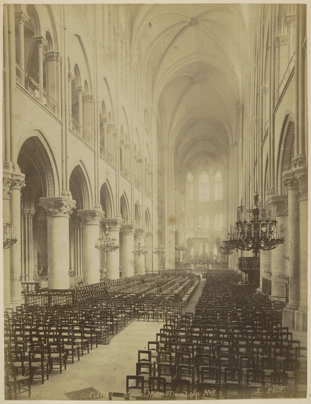 Middenschip van de Notre-Dame in Parijs (c. 1880 - c. 1890) by X phot