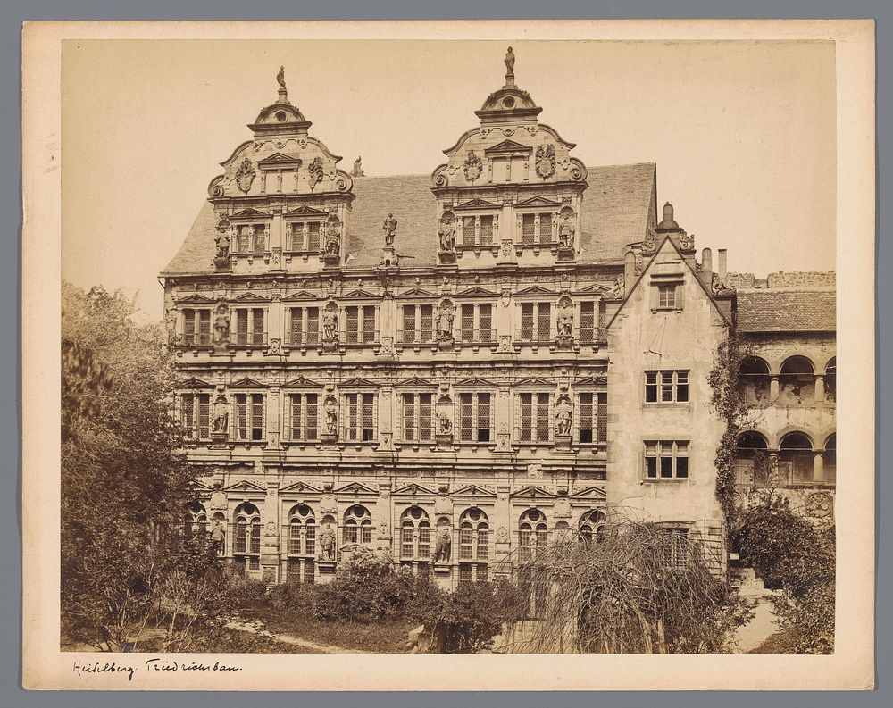Exterieur van de Friedrichsbau in Schloss Heidelberg (1855 - 1890) by anonymous