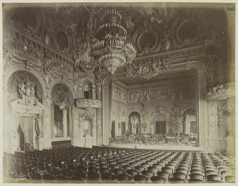 Interieur van de operazaal (Salle Garnier) van het Monte Carlo Casino (c. 1879 - c. 1900) by anonymous