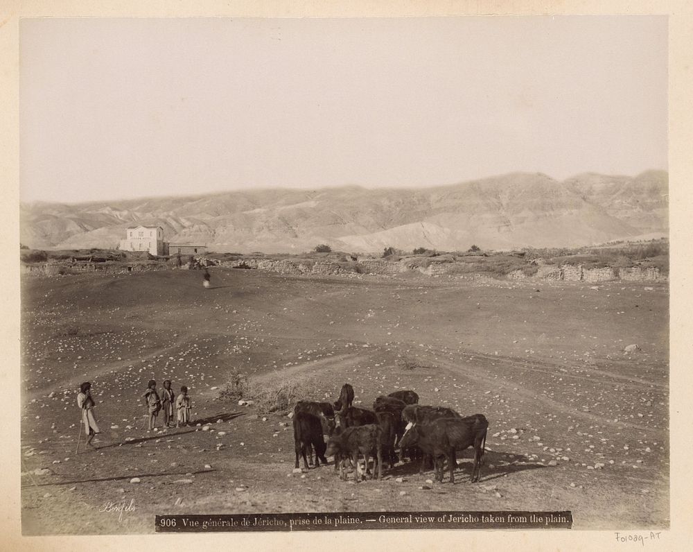 Gezicht op Jericho vanaf de vlakte, links het Jordan Hotel, op de voorgrond kinderen met een kudde (c. 1867 - c. 1895) by…